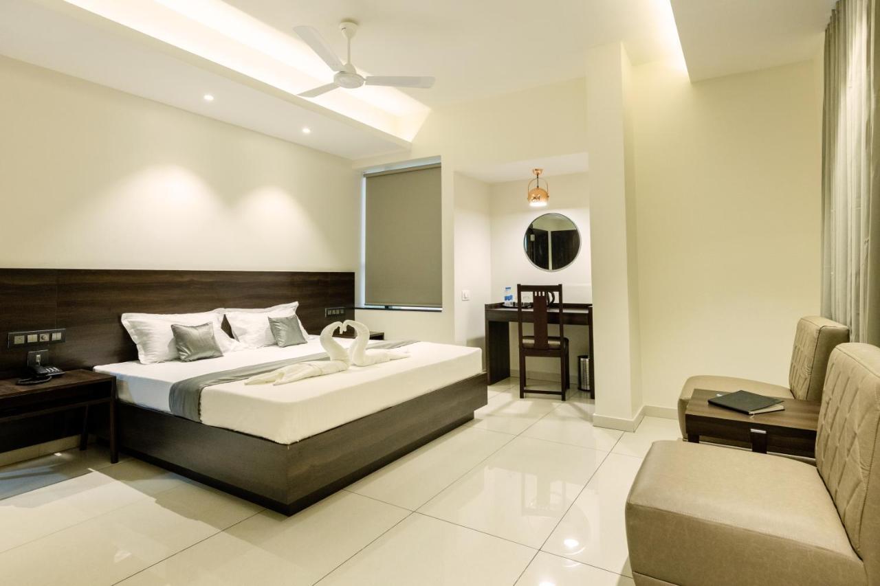 Hotel Paramount Suites & Service Apartments Мангалор Экстерьер фото