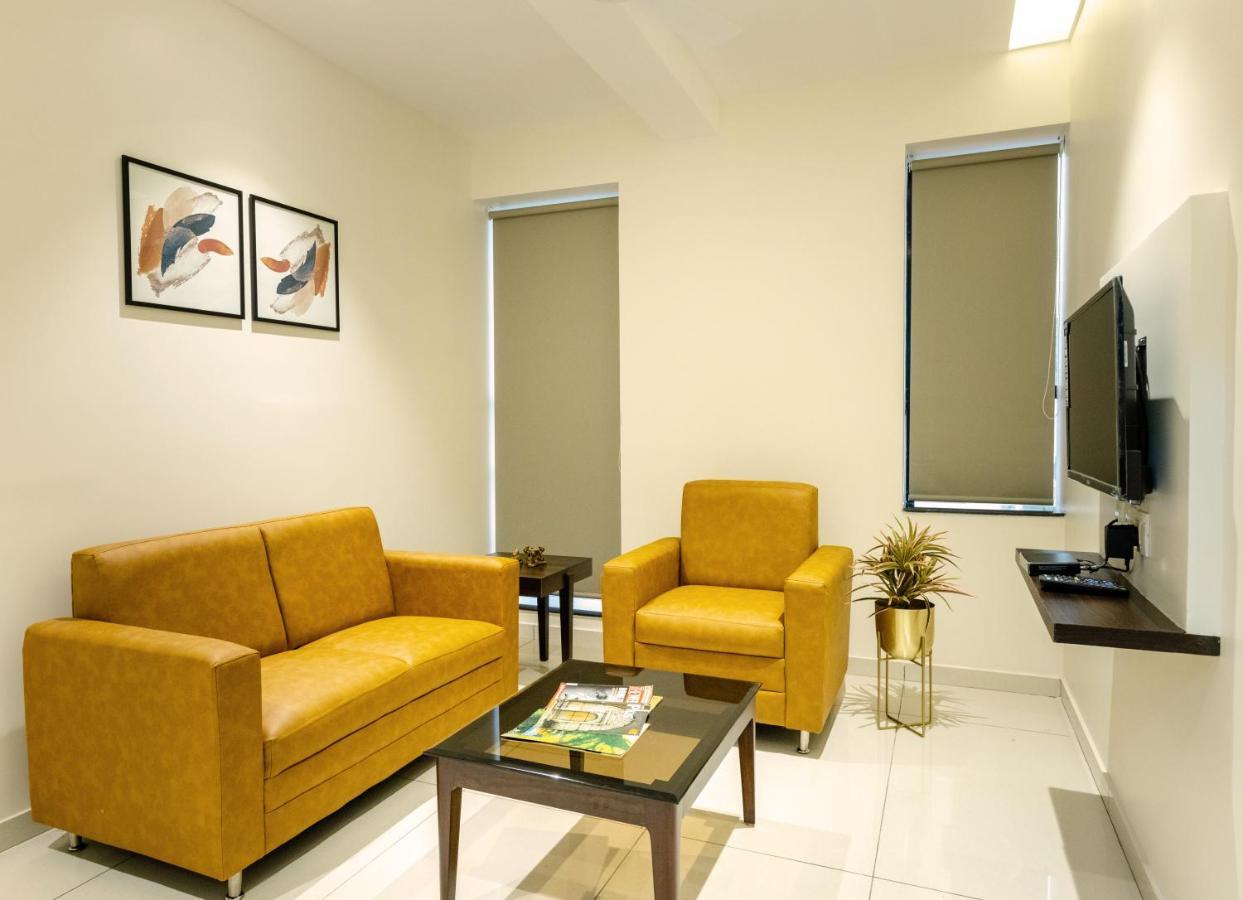 Hotel Paramount Suites & Service Apartments Мангалор Экстерьер фото