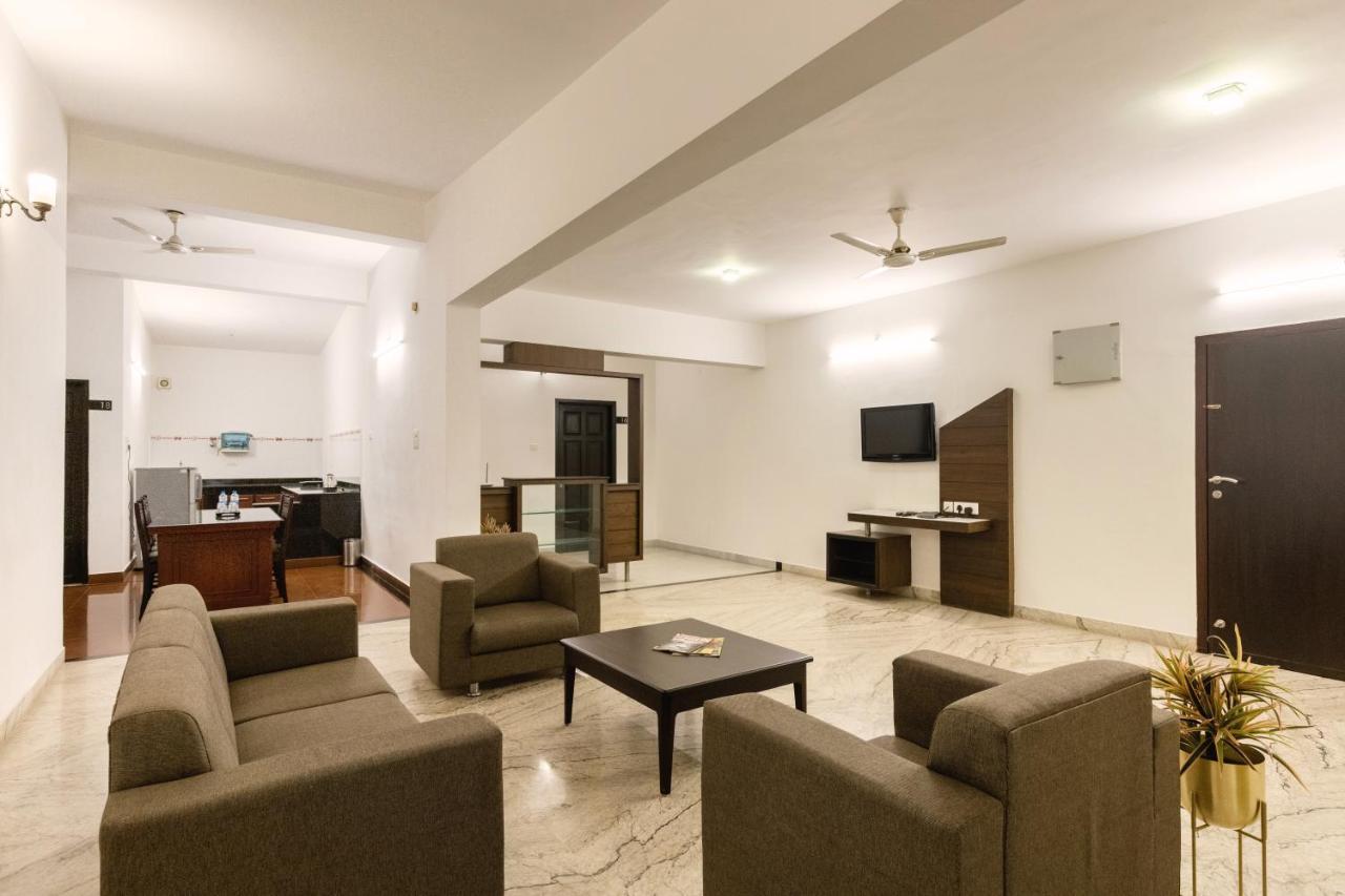 Hotel Paramount Suites & Service Apartments Мангалор Экстерьер фото