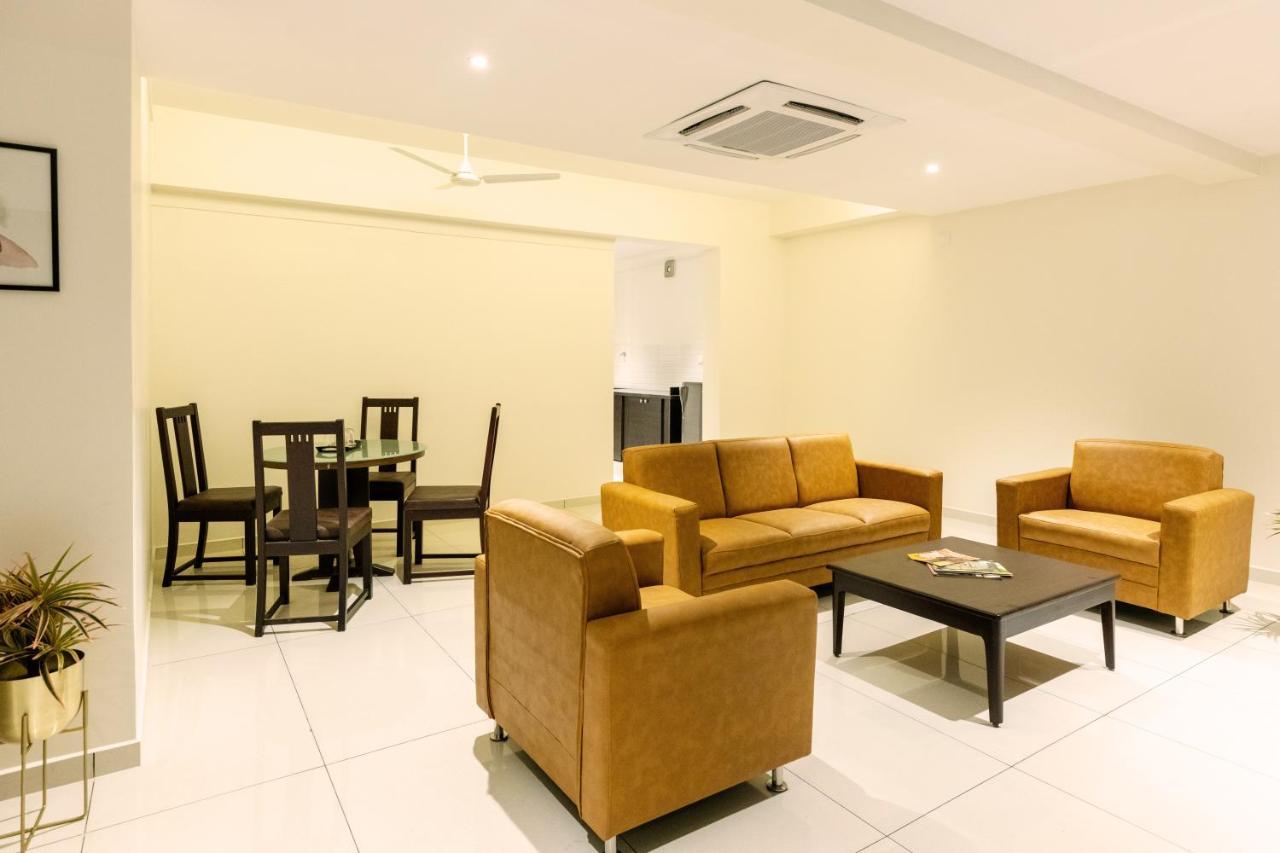 Hotel Paramount Suites & Service Apartments Мангалор Экстерьер фото