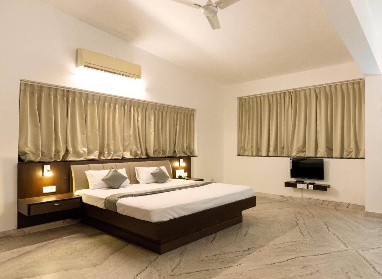 Hotel Paramount Suites & Service Apartments Мангалор Экстерьер фото