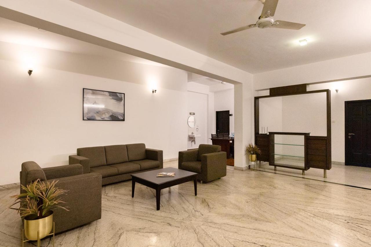 Hotel Paramount Suites & Service Apartments Мангалор Экстерьер фото